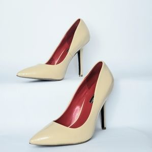 NWOT - Charles Jourdan - Nude pump